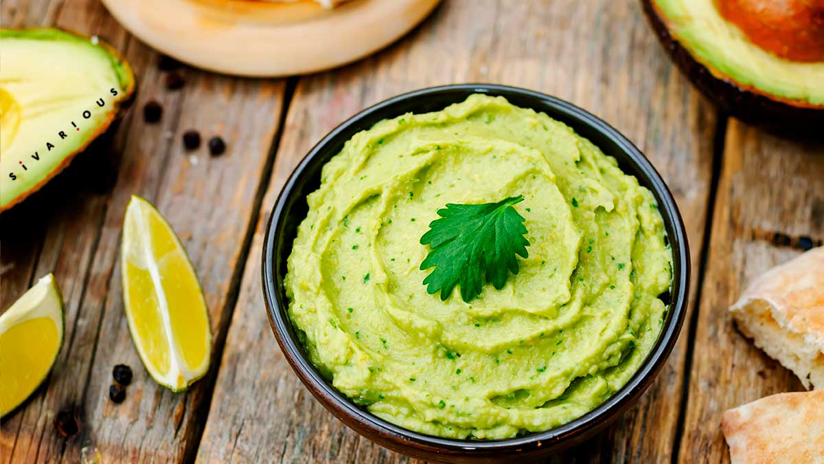 Hummus de aguacate como merienda